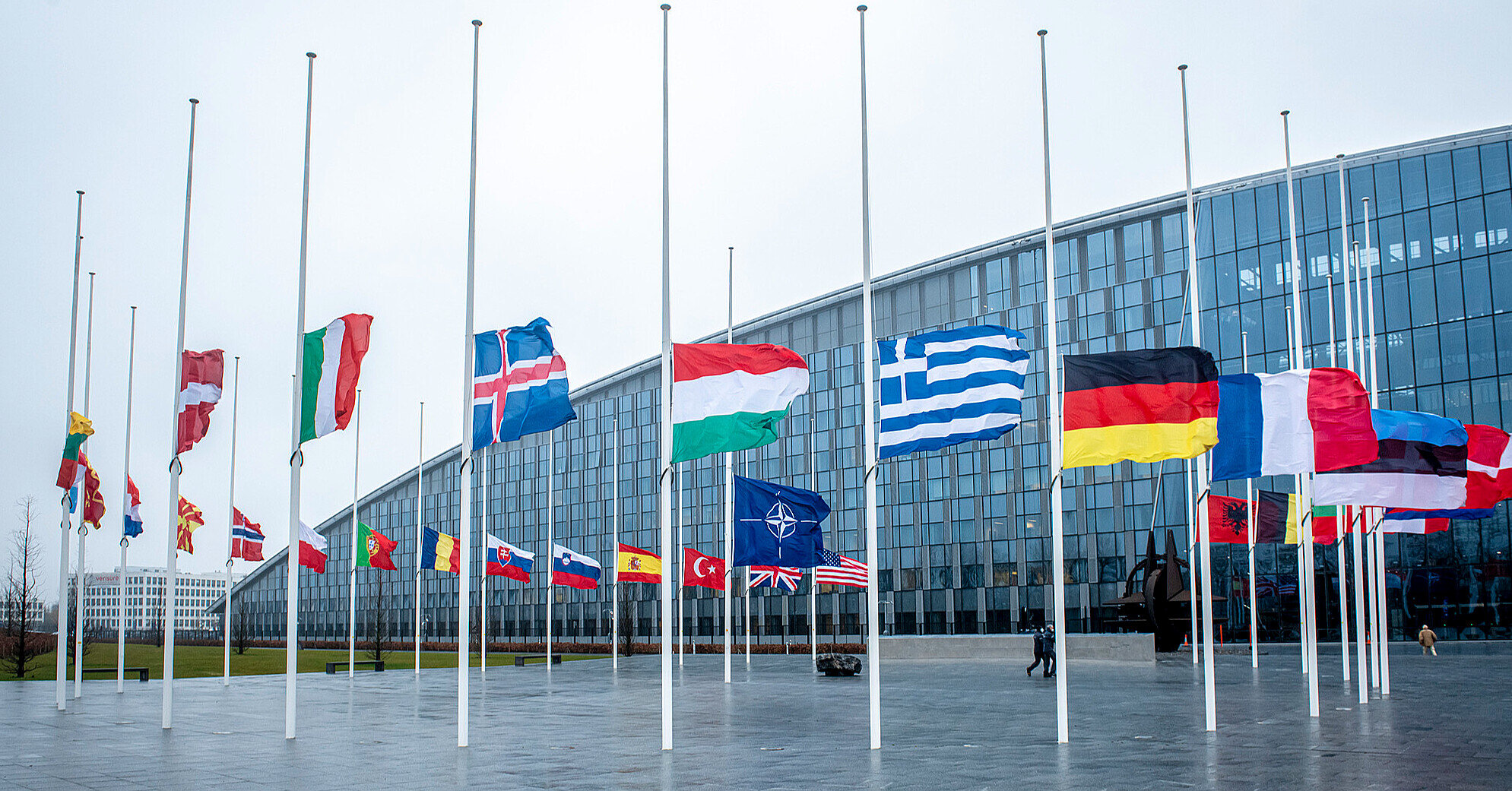 У НАТО вважають блефом погрози Трампа вивести США з Альянсу – Politico