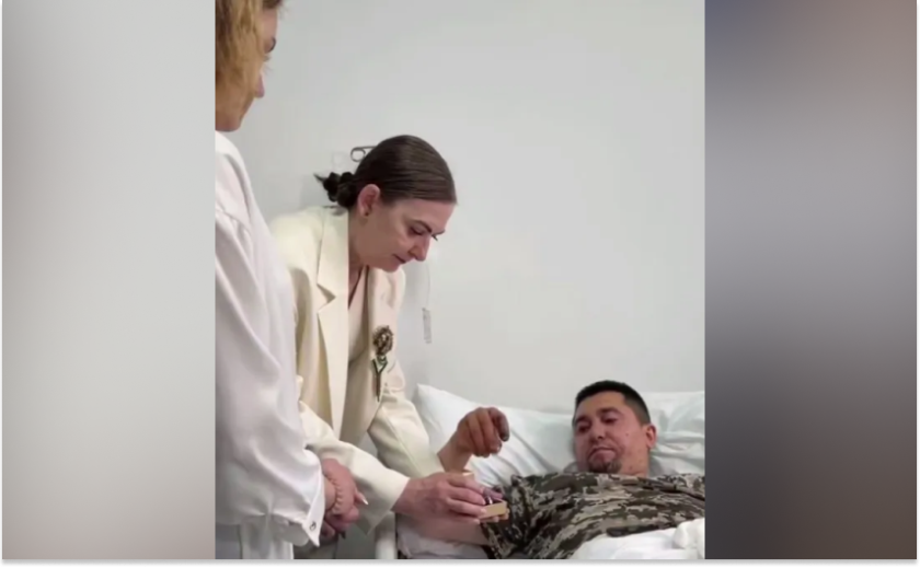 «Любов, народжена війною»: у Дніпрі поранений військовий одружився прямо у лікарні