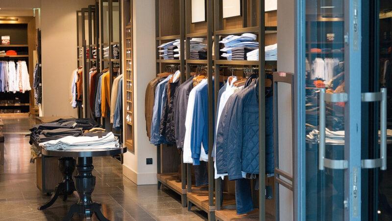 Від супермаркетів до бутиків: у РФ масово закривають магазини через падіння попиту