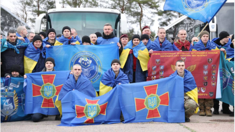 Напередодні Великодня з російського полону повернулися українські військові