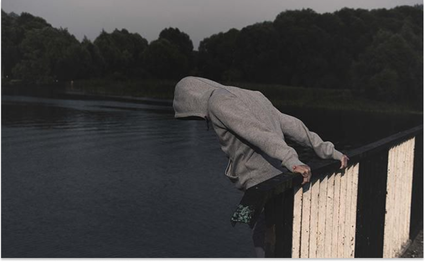 У Дніпрі патрульні запобігли спробі самогубства на мосту