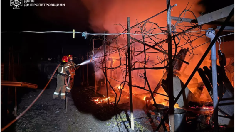 Синельниківський район: вогнеборці ліквідували займання на території приватного домоволодіння