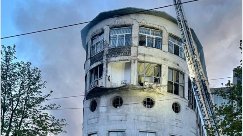 Ворожа атака на Дніпро: пошкоджено навчальні заклади та житлові будинки