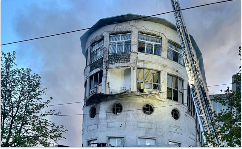 Ворожа атака на Дніпро: пошкоджено навчальні заклади та житлові будинки