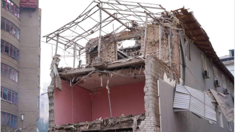 Загиблі та постраждалі у Нікопольському та Дніпровському районах: безпекова ситуація в області станом на ранок 16 квітня