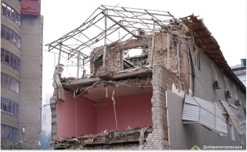 Загиблі та постраждалі у Нікопольському та Дніпровському районах: безпекова ситуація в області станом на ранок 16 квітня