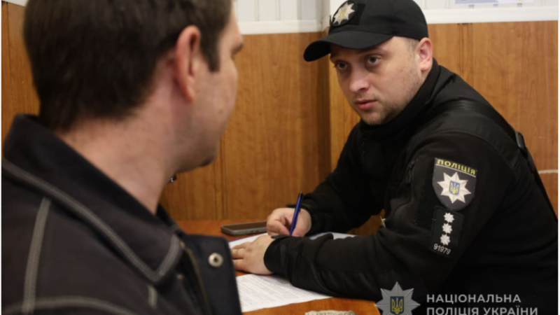 Майже 2 мільйони гривень збитків за місяць: запорізькі поліцейські попереджають про шахрайства