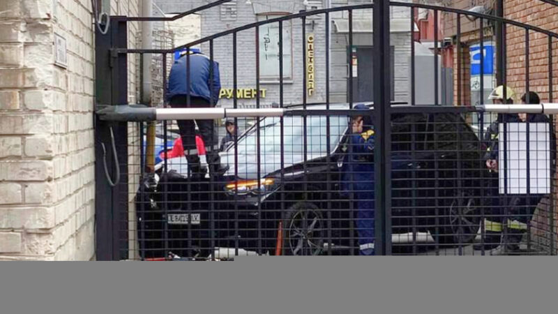 У Дніпрі водій BMW врізався в житловий будинок: пошкоджено газову трубу