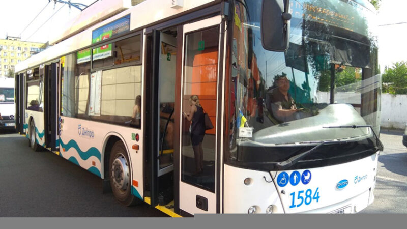 У Дніпрі тимчасово змінять рух трамваїв і тролейбусів на три дні