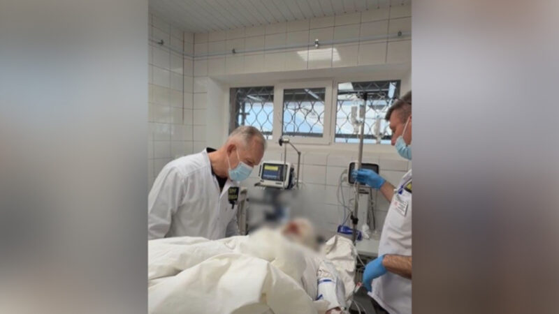 У Дніпрі медики рятують поранених військових після вибуху в бойовій машині