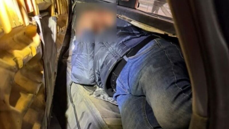 Сховався між сидіннями та багажником: прикордонники викрили ще одну спробу незаконної втечі з країни
