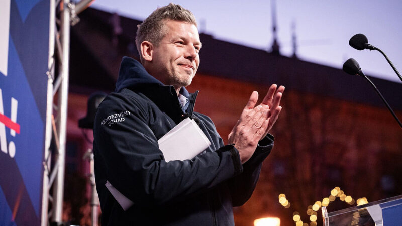 Не підтримує продаж зброї та прискорений вступ до ЄС: що Петер Мадяр казав про Україну