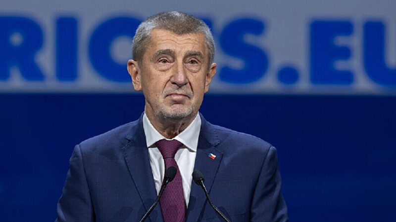 Прем’єр Чехії прямо підтримав Орбана перед вирішальним днем виборів