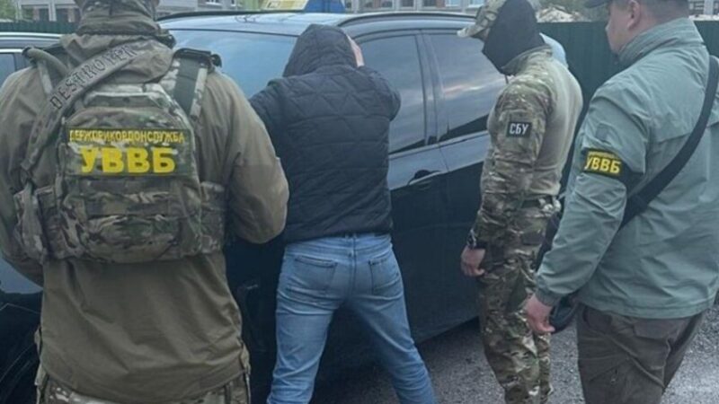 Пішов у СЗЧ та організував канал незаконного переправлення чоловіків за кордон: на Запоріжжі викрито ще одну схему втечі з країни