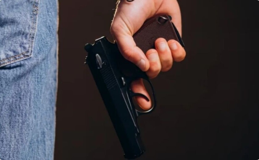 На Дніпропетровщині підліток випадково застрелив 17-річного знайомого: подробиці