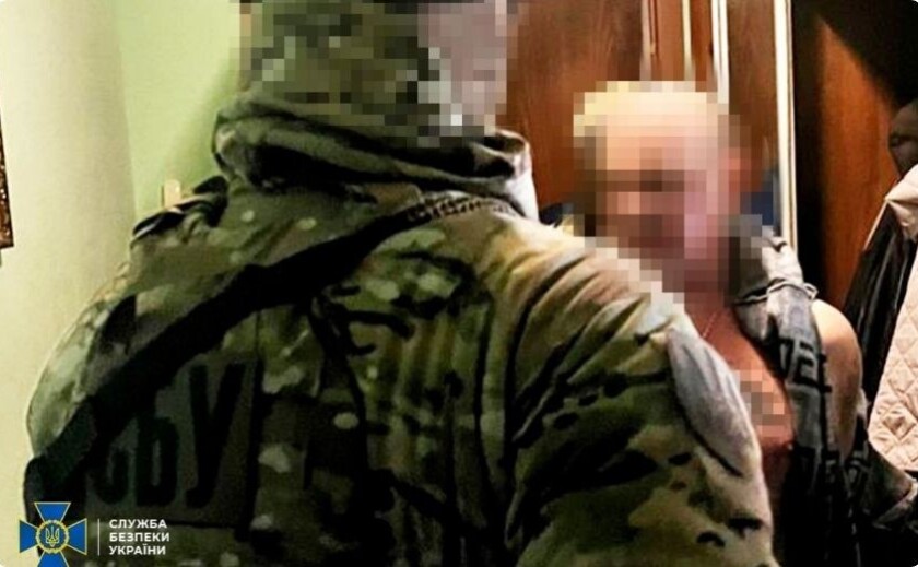 Правоохоронці шахрайський кол-центр, що обманював військових та підлітків