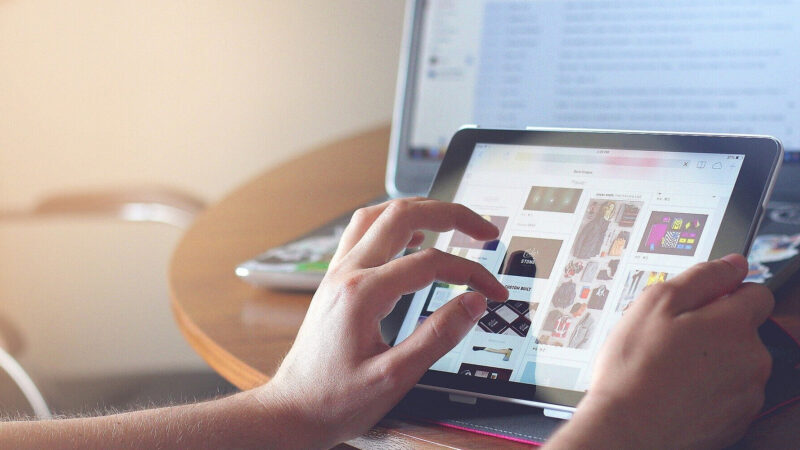 У Booking.com витекли дані гостей: чим це загрожує мандрівникам