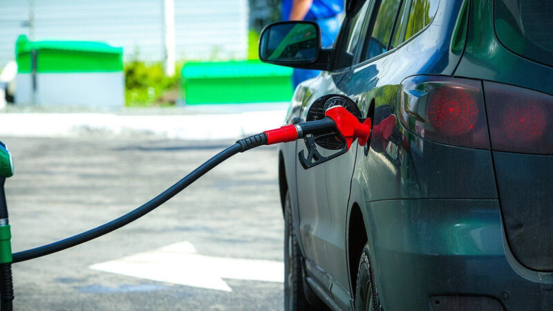 Стрімке зростання цін на пальне проаналізували в АМКУ: перші результати