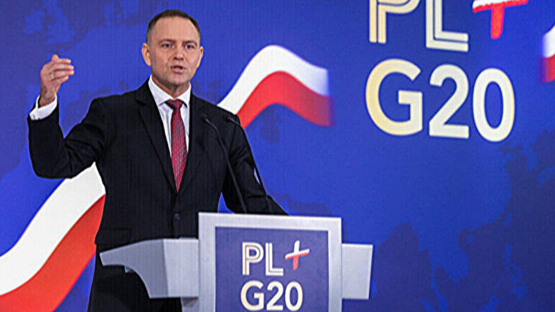 Половина поляків схвалюють роботу президента Навроцького