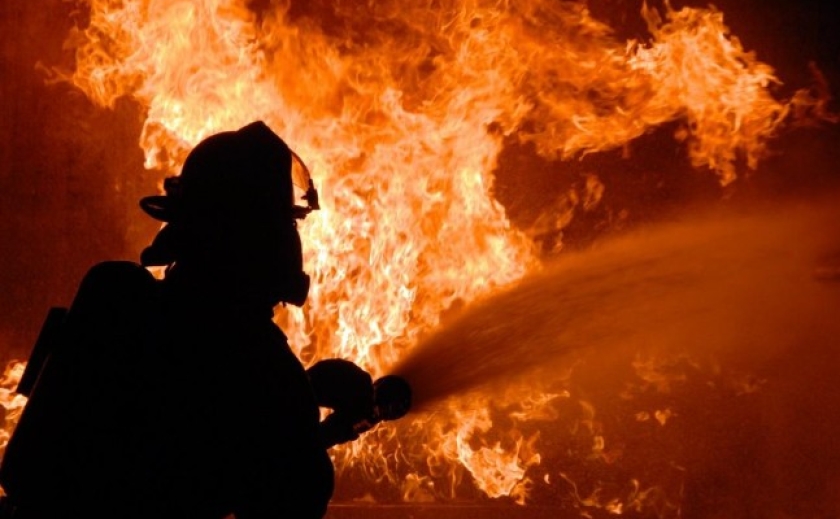 У Дніпрі під час ліквідації пожежі надзвичайники врятували жінку та двох чоловіків