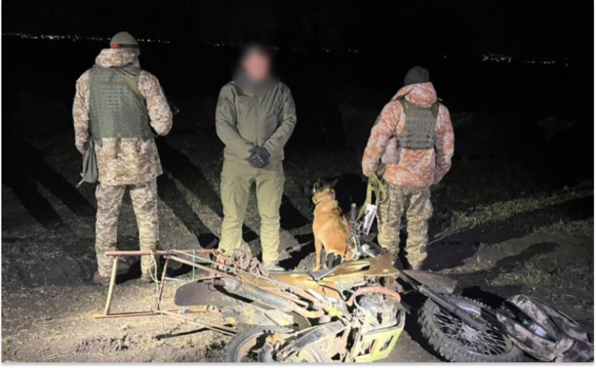 Намагався перетнути кордон на мотоциклі: прикордонники затримали байкера-втікача