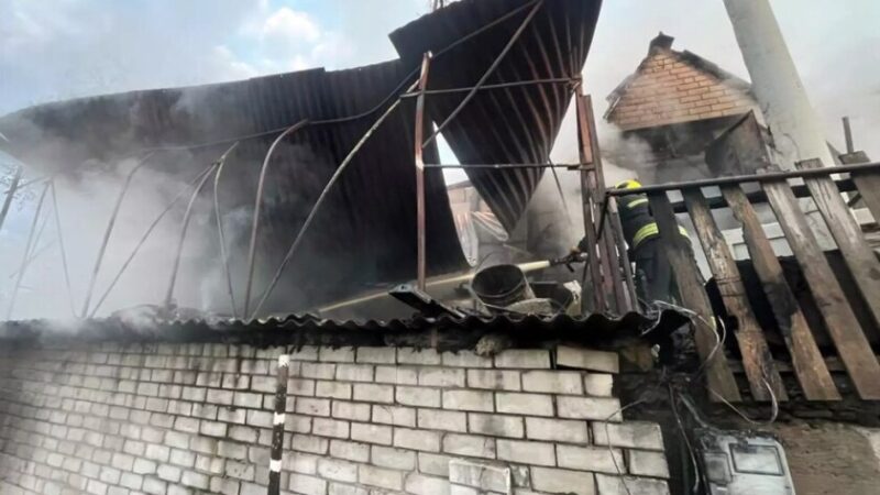 У Дніпрі вогнеборці ліквідували загоряння житлового будинку