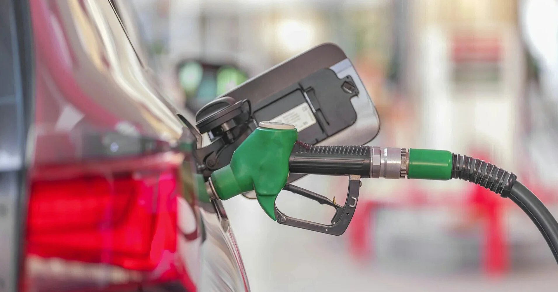 Ціни на АЗС в Україні знизилися: дизель і бензин А-92 подешевшали на 7 копійок