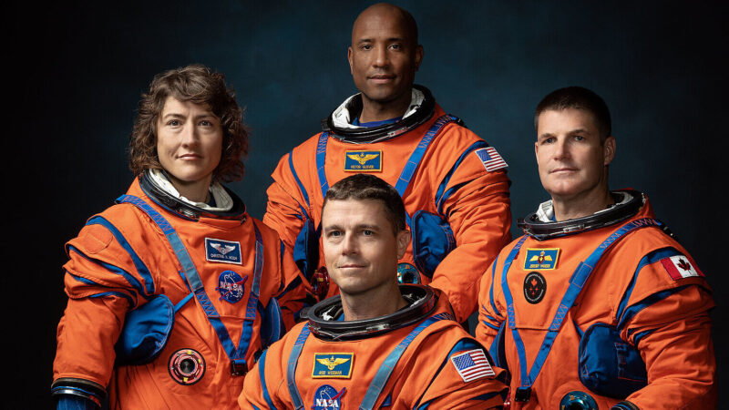 Встановили рекорд: екіпаж місії Artemis II повертається на Землю