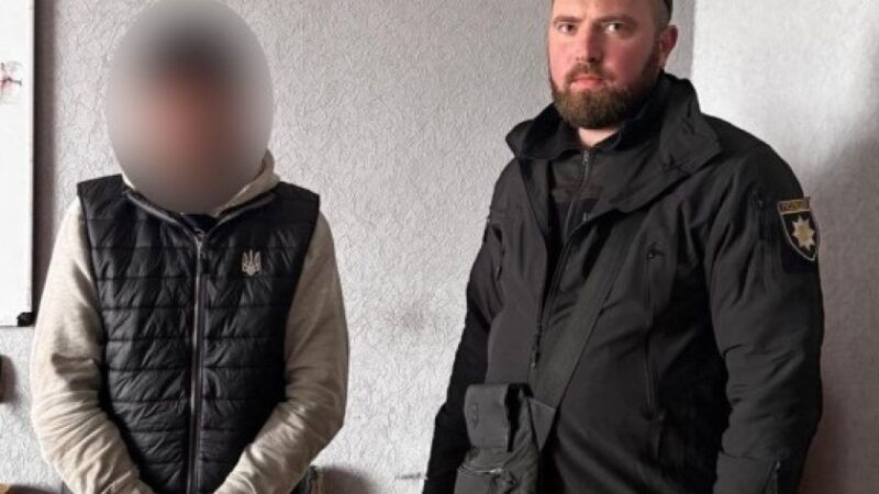 Поліцейські Синельниківщини затримали грабіжника за напад на жінку в електропоїзді