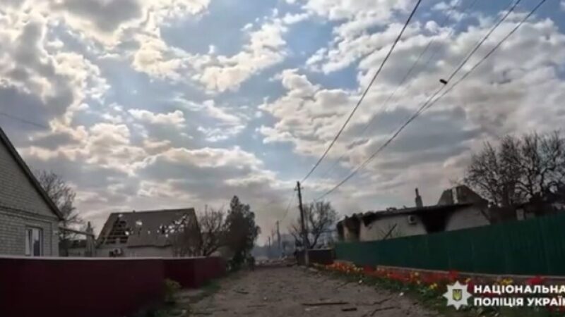 Під обстрілами і серед пожеж поліцейські продовжують евакуацію мешканців із прифронтових громад Дніпропетровщини