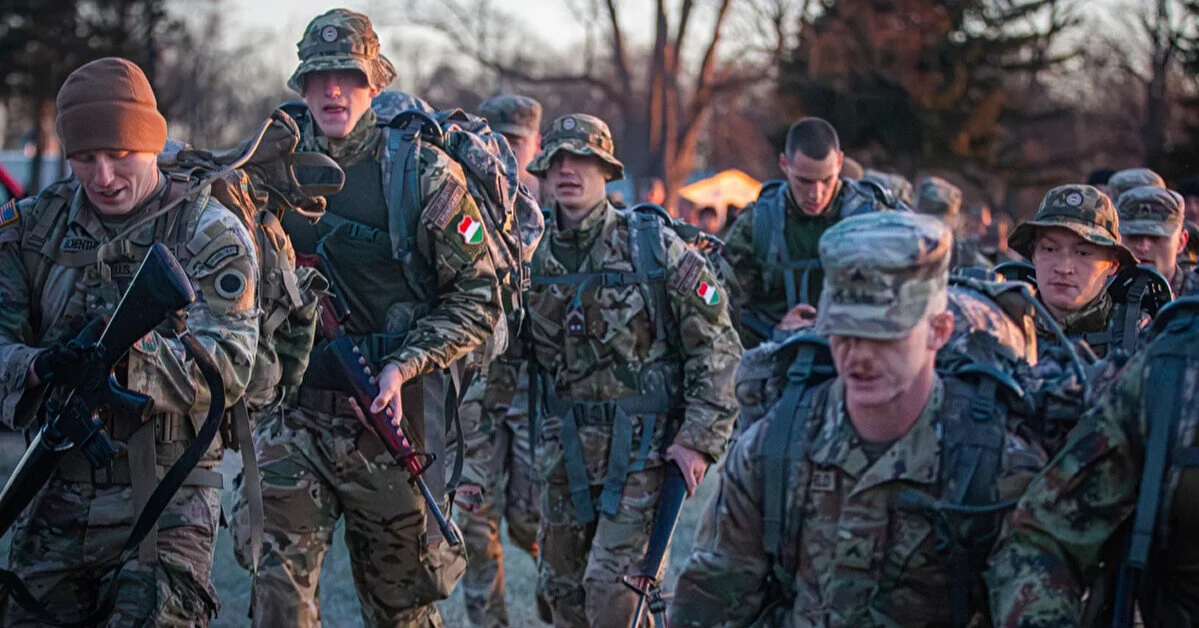 Угорщина почала відкликати військових з енергооб’єктів після поразки ФІДЕС на виборах