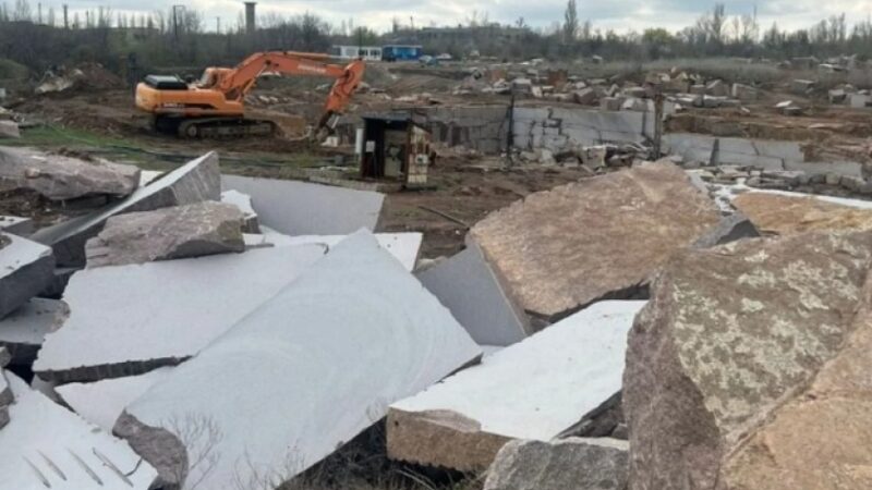 На Дніпропетровщині батько і син організували незаконний видобуток граніту