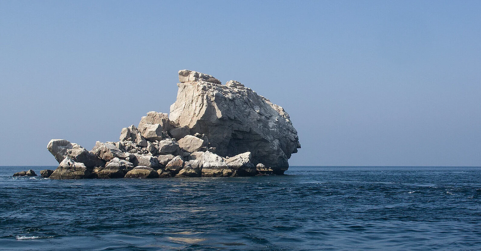 В Ірані заявили про захоплення військовими двох суден в Ормузькій протоці