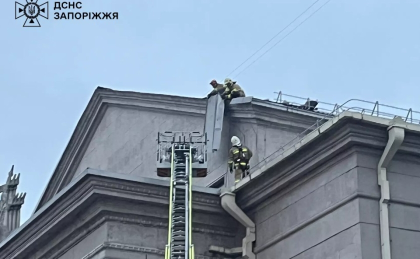 У Запоріжжі через негоду пошкоджено покрівлю культурного закладу
