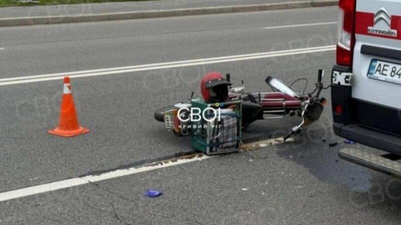 У Кривому Розі Opel збив мотоцикліста