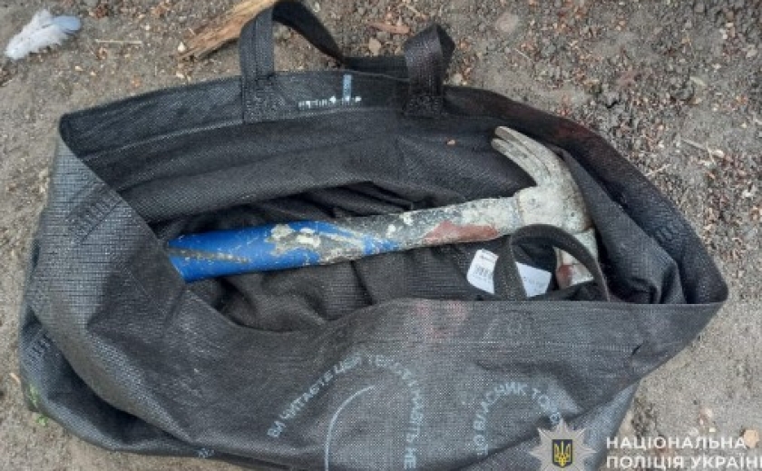 Напали на 73-річну жінку: у Жовтих Водах поліцейські затримали двох підозрюваних у розбійному нападі