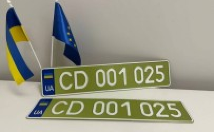 В Україні зʼявилися нові номерні знаки оливкового кольору