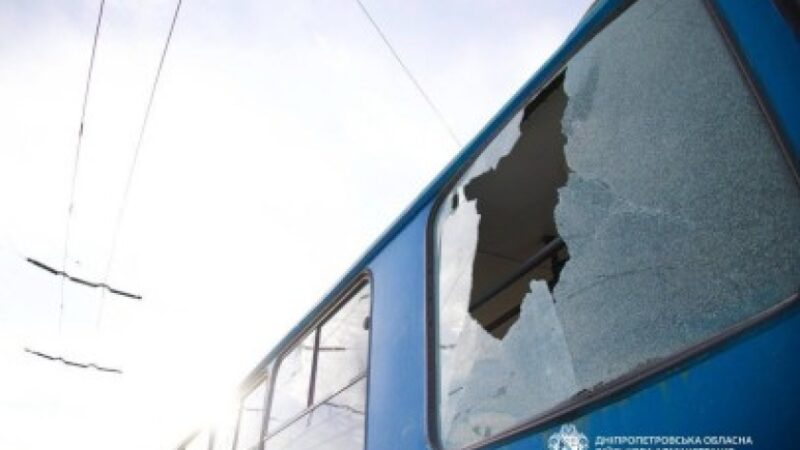 Ворог вдарив по Дніпру та Нікопольщині: троє людей постраждали