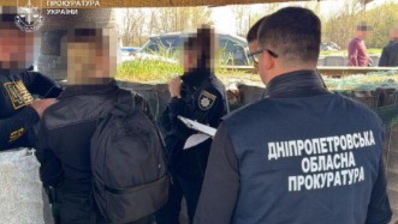 Вимагала 3 тис. доларів США за «вирішення питання» щодо фіктивного поновлення на службі військового СЗЧ: у Кривому Розі повідомлено про підозру патрульній поліцейській