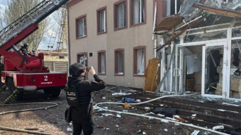 Ворог зранку вдарив по Запоріжжю: пошкоджено офісну будівлю