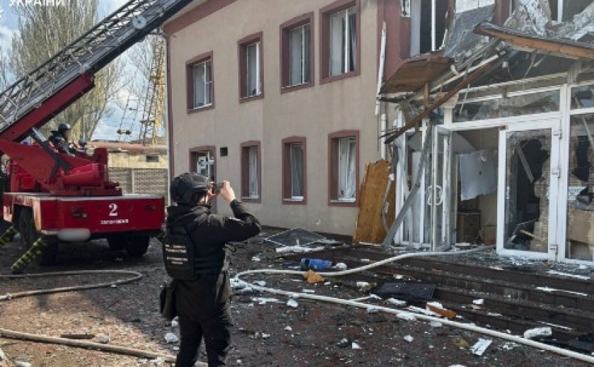 Ворог зранку вдарив по Запоріжжю: пошкоджено офісну будівлю