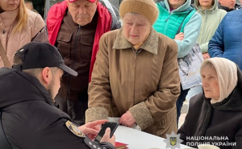 Поліція Дніпра продовжує працювати на місцях масованої атаки на місто
