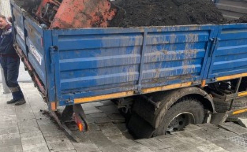 Витратили 28 млн — не вистачило й на пів року: як у Дніпрі ремонтують і «економлять» на ЗСУ