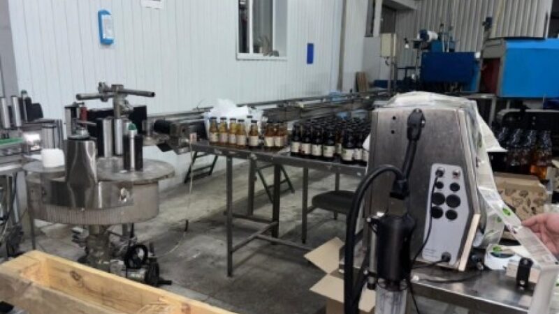 У Дніпрі поліцейські зупинили роботу виробничого підприємства та ліквідували мережу магазинів U420, де продавали продукцію з наркотичними та психотропними речовинами