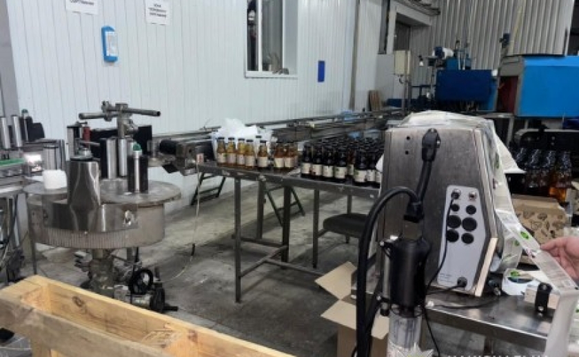 У Дніпрі поліцейські зупинили роботу виробничого підприємства та ліквідували мережу магазинів U420, де продавали продукцію з наркотичними та психотропними речовинами