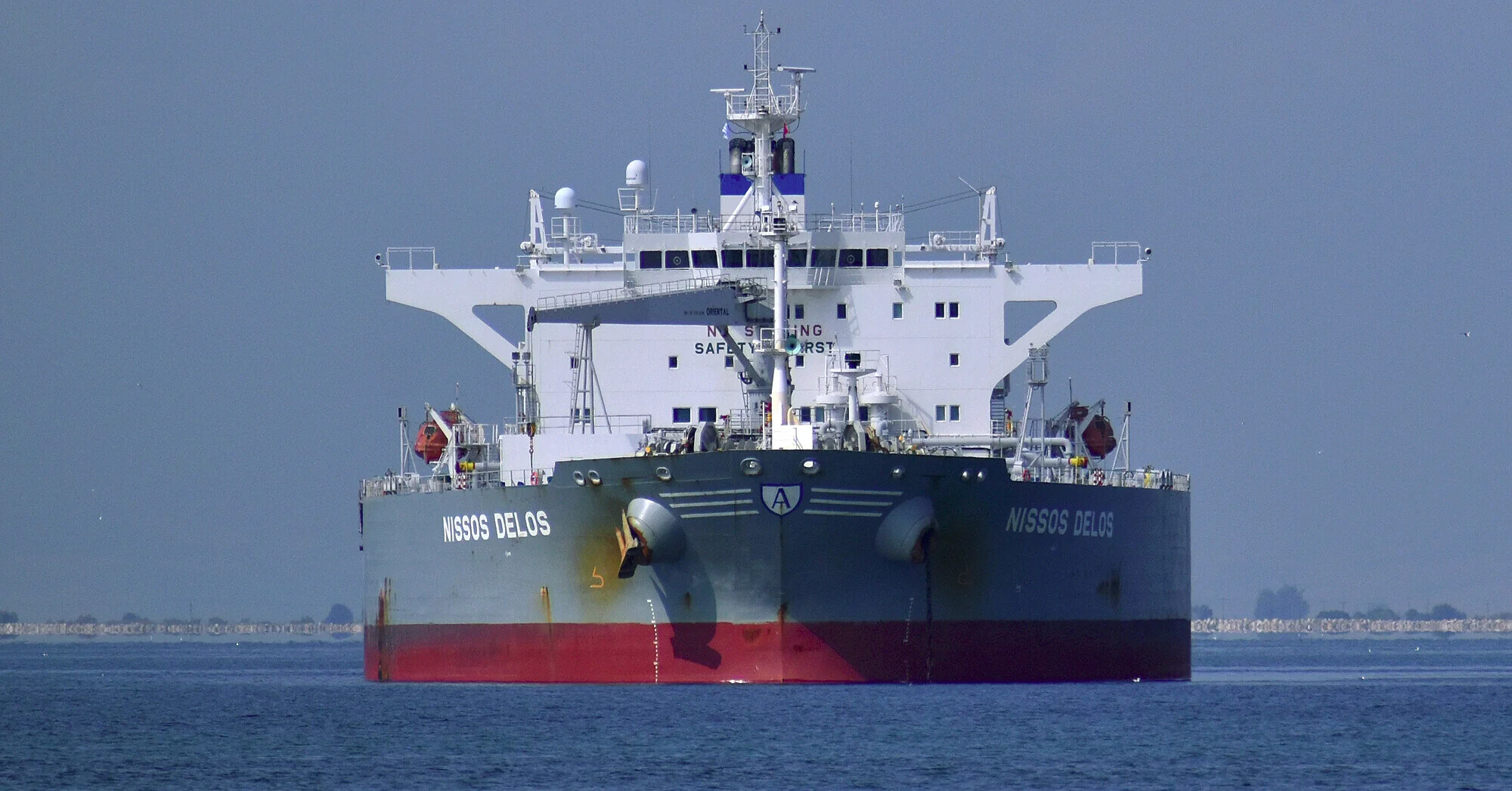 Удари по НПЗ не обвалили експорт російської нафти: у травні поставки можуть зрости