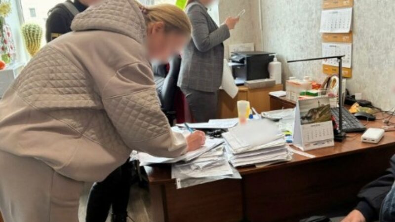 Реалізовували незареєстровані ліки для онкохворих:  у Запоріжжі викрито завідувачку відділення лікарні та менеджера аптеки