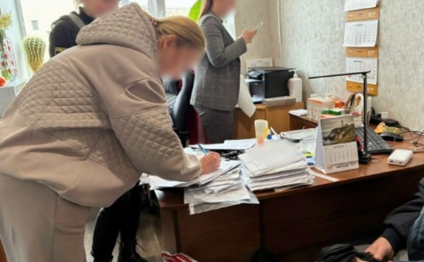 Реалізовували незареєстровані ліки для онкохворих:  у Запоріжжі викрито завідувачку відділення лікарні та менеджера аптеки