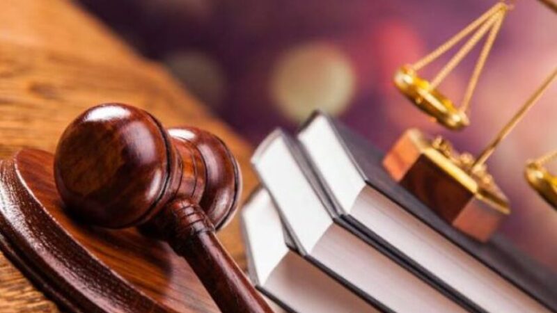 Шантажують порнографією, яку зняли у його кабінеті: на Дніпропетровщині суддя заявив про втручання в діяльність