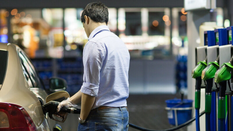 Уряд Німеччини оголосив про рішення знизити ціни на пальне